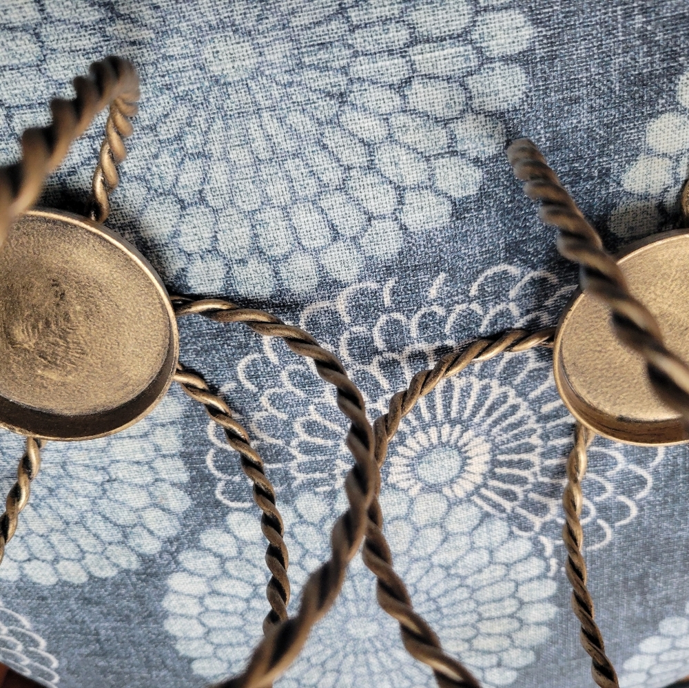 Vintage-Inspired Twisted Metal Candle Holders - Picture 4 of 6